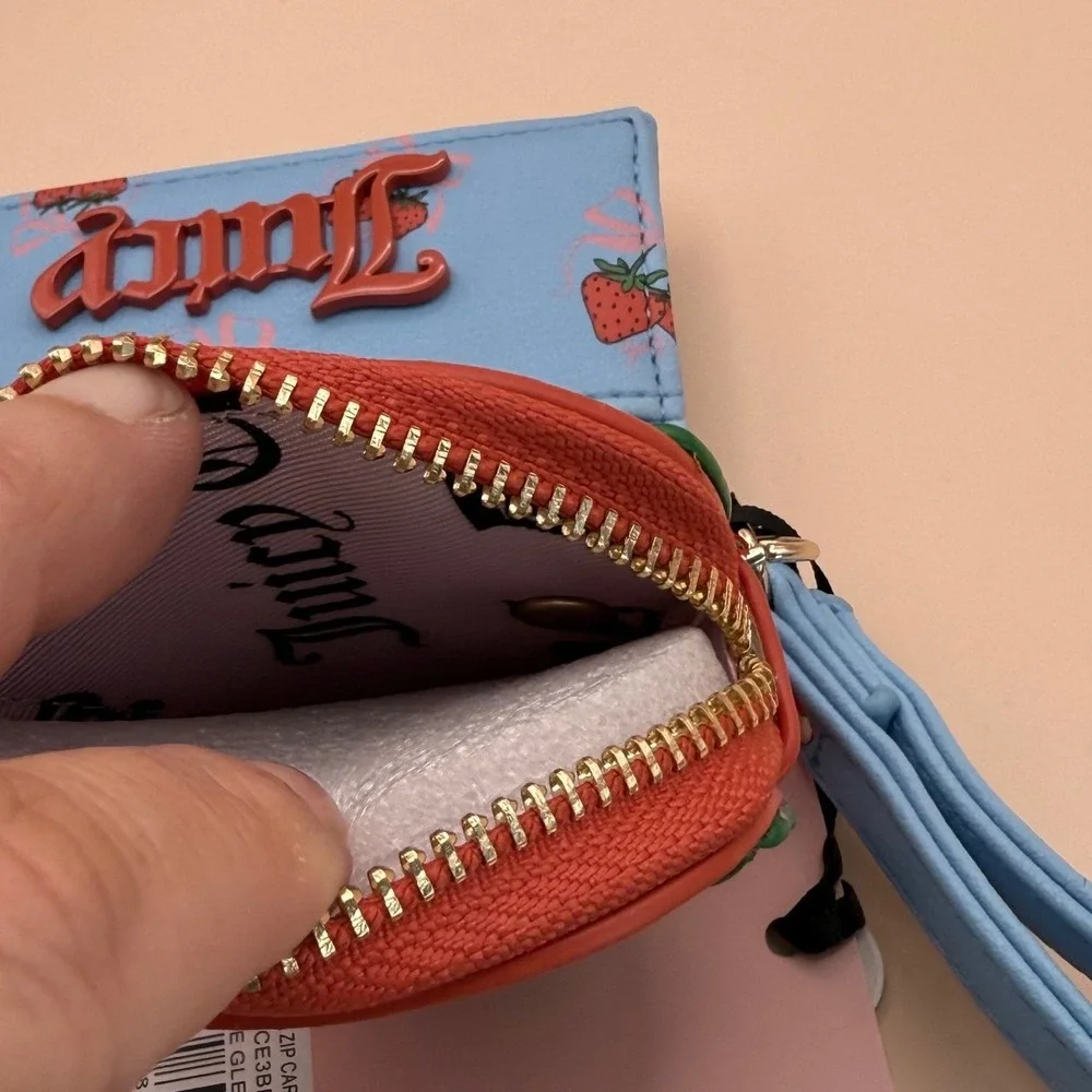 Juicy Couture Sweet Strawberry Zip Card Case Wristlet Blue‎ 13JCE3BMX-SPB NEW